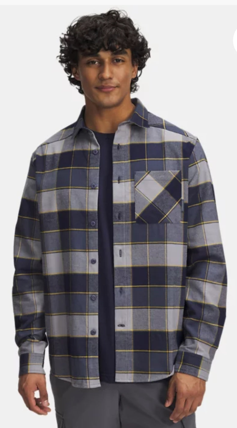 Under Armour Long Sleeve Size: Medium