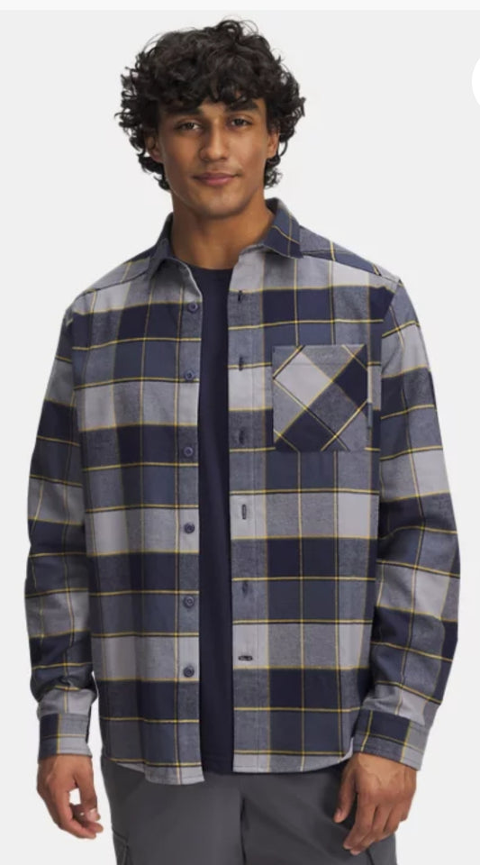 Under Armour Long Sleeve Size: Medium